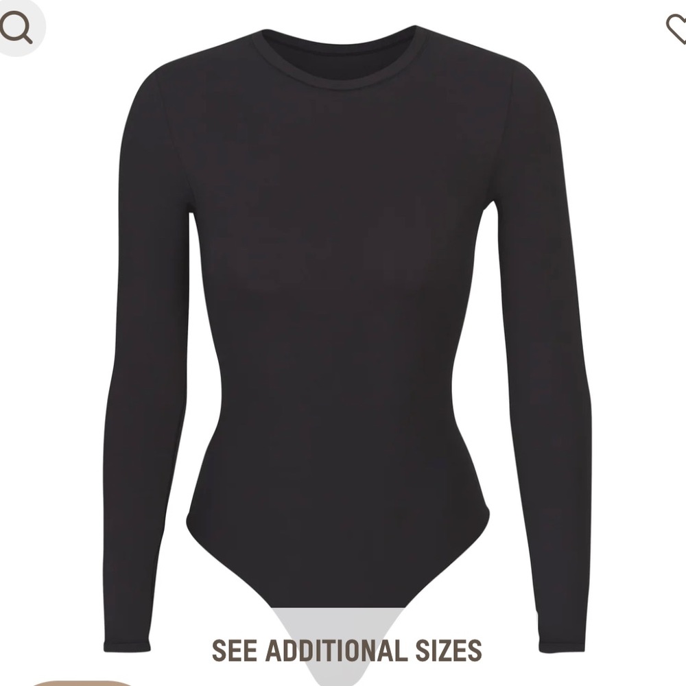 SKIMS FITS EVERYBODY LONG SLEEVE CREW NECK BODYSUIT | ONYX